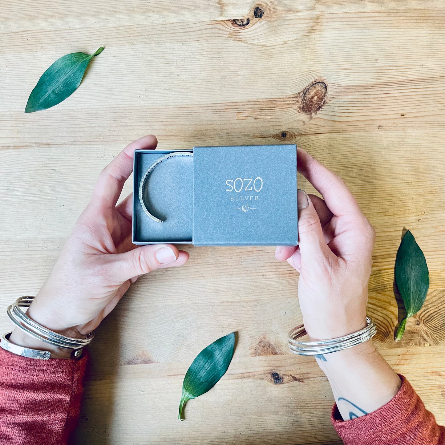 MUM - Hidden Message Band